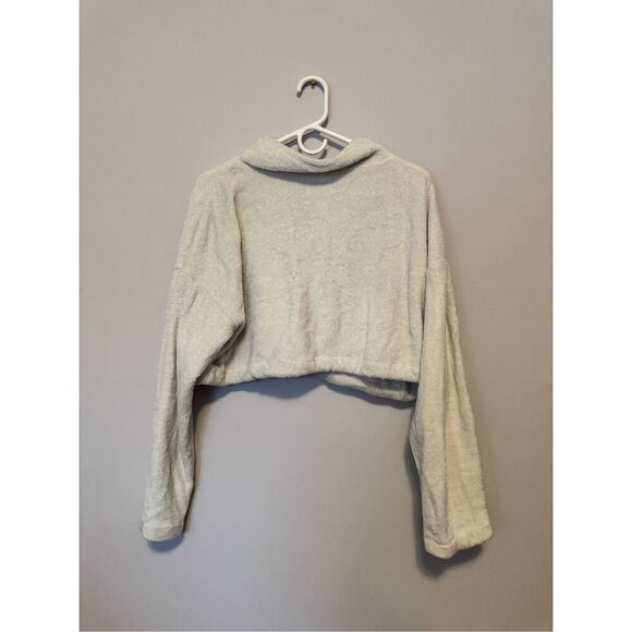 Urban Outfitters Women Fluffy Mock Neck Cropped Sweater Sz Medium - Picture 2 of 3